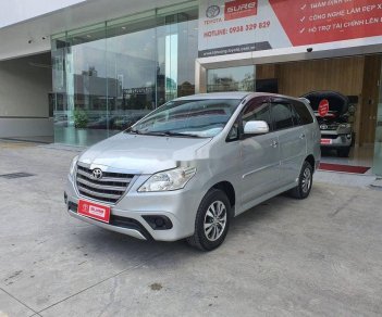 Toyota Innova   2.0E MT  2015 - Bán Toyota Innova 2.0E MT năm 2015, màu bạc xe gia đình, 485tr