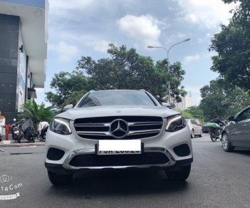 Mercedes-Benz GLC-Class 2019 - Bán nhanh giá ưu đã với chiếc Mercedes-Benz GLC 200 đời 2020, màu trắng