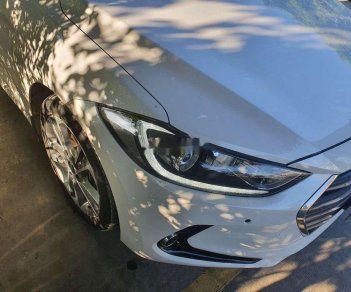 Hyundai Elantra 2016 - Bán xe Hyundai Elantra 2.0 năm 2016, màu trắng, xe nhập như mới, 590tr