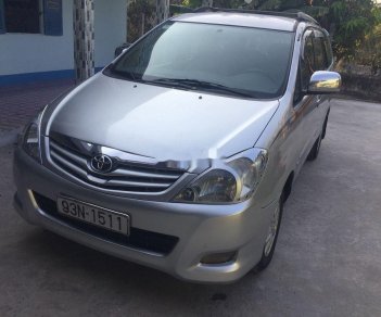 Toyota Innova 2009 - Cần bán Toyota Innova G đời 2009, màu bạc xe gia đình, 318tr