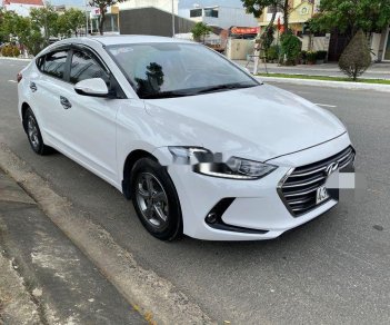 Hyundai Elantra 2017 - Cần bán Hyundai Elantra MT sản xuất 2017, màu trắng số sàn