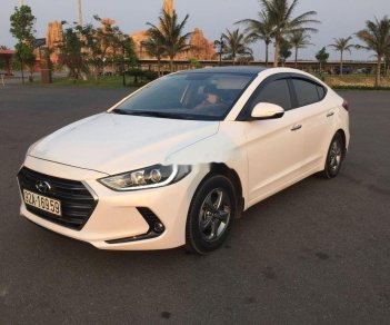 Hyundai Elantra   2019 - Cần bán lại xe Hyundai Elantra 2019, màu trắng, nhập khẩu số sàn, giá tốt