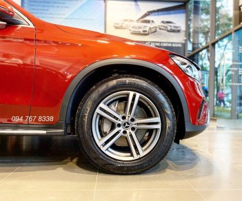 Mercedes-Benz GLC-Class GLC 200 2020 - Bán lại Mercedes GLC 200 đời 2020, màu đỏ, xe siêu lướt