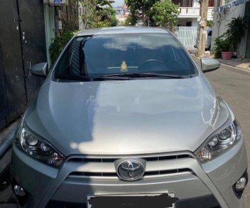 Toyota Yaris   2015 - Cần bán Toyota Yaris năm 2015, màu bạc, nhập khẩu 