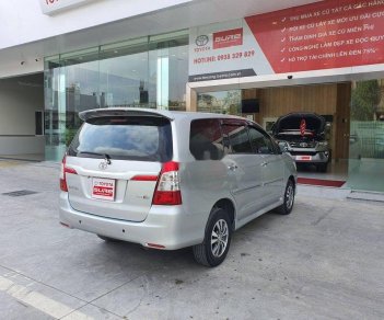 Toyota Innova   2.0E MT  2015 - Bán Toyota Innova 2.0E MT năm 2015, màu bạc xe gia đình, 485tr