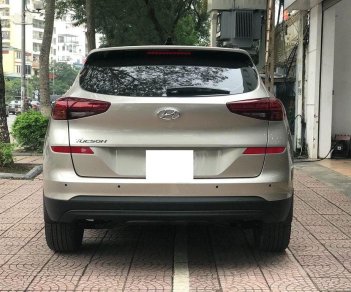 Hyundai Tucson 2019 - Cần bán Hyundai Tucson 2.0 AT năm sản xuất 2019, màu vàng như mới