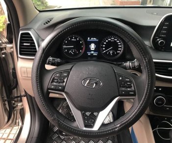 Hyundai Tucson 2019 - Cần bán Hyundai Tucson 2.0 AT năm sản xuất 2019, màu vàng như mới