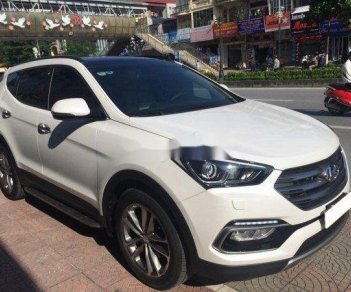 Hyundai Santa Fe 2017 - Bán Hyundai Santa Fe 4x4 sản xuất 2017, màu trắng xe gia đình giá cạnh tranh