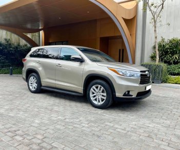 Toyota Highlander LE 2.7L 2015 - Cần bán Toyota Highlander LE 2.7L đời 2016, màu vàng cát, xe nhập