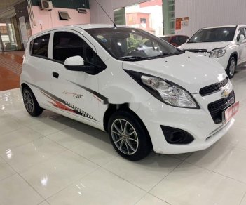 Chevrolet Spark 2017 - Bán ô tô Chevrolet Spark 1.2MT sản xuất năm 2017, màu trắng, giá tốt