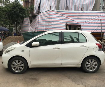 Toyota Yaris 2009 - Bán xe gia đình giá rẻ với chiếc Toyota Yaris sản xuất 2009, màu trắng, nhập khẩu