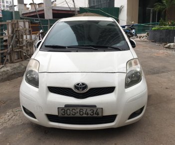 Toyota Yaris 2009 - Bán xe gia đình giá rẻ với chiếc Toyota Yaris sản xuất 2009, màu trắng, nhập khẩu