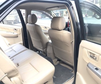 Toyota Fortuner 2.5G  2011 - Bán nhanh với chiếc Toyota Fortuner 2.5G, đời 2011, màu đen, đẹp xuất sắc, giá cực mềm