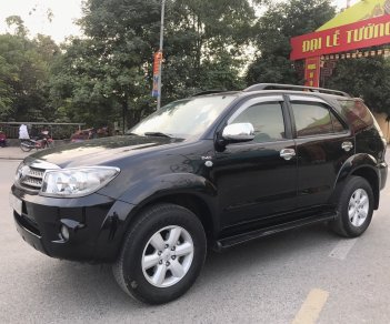 Toyota Fortuner 2.5G  2011 - Bán nhanh với chiếc Toyota Fortuner 2.5G, đời 2011, màu đen, đẹp xuất sắc, giá cực mềm