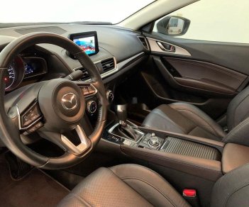 Mazda 3 2018 - Cần bán gấp Mazda 3 sản xuất năm 2018, màu trắng, 630 triệu