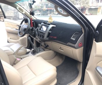 Toyota Fortuner 2.5G  2011 - Bán nhanh với chiếc Toyota Fortuner 2.5G, đời 2011, màu đen, đẹp xuất sắc, giá cực mềm