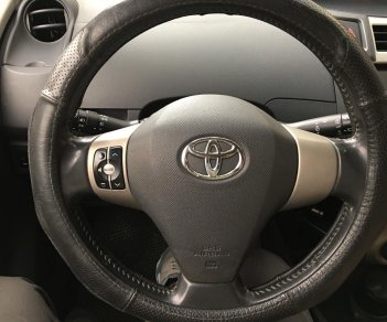 Toyota Yaris 2009 - Xe gia đình, đăng ký năm 2009: Toyota Yaris màu trắng, bán giá tốt