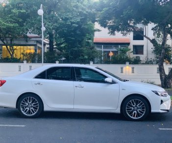 Toyota Camry 2018 - Bán nhanh với giá thấp chiếc Toyota Camry 2.5Q, sản xuất 2018, màu trắng, giao xe nhanh