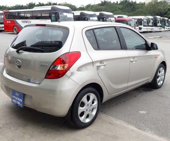 Hyundai i20    2011 - Cần bán Hyundai i20 1.4AT năm 2011, màu bạc, nhập khẩu số tự động