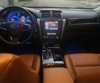 Toyota Camry 2018 - Bán nhanh với giá thấp chiếc Toyota Camry 2.5Q, sản xuất 2018, màu trắng, giao xe nhanh