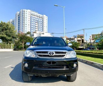 Toyota Fortuner 2008 - Cần bán gấp Toyota Fortuner AT đời 2008, màu đen, nhập khẩu nguyên chiếc số tự động, giá 385tr