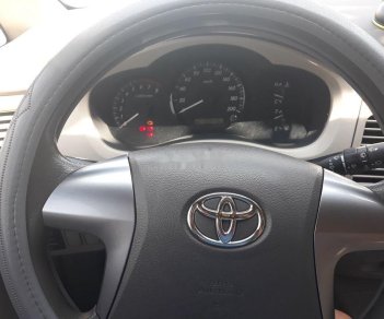Toyota Innova 2014 - Cần bán xe Toyota Innova đời 2014, màu vàng