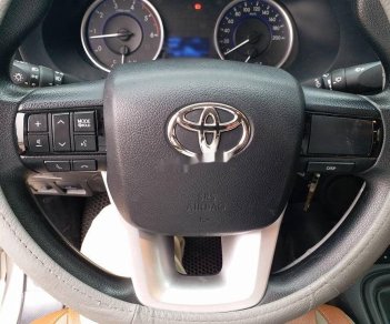 Toyota Hilux 2015 - Bán ô tô Toyota Hilux sản xuất 2015, màu xám