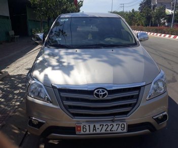 Toyota Innova 2014 - Cần bán xe Toyota Innova đời 2014, màu vàng