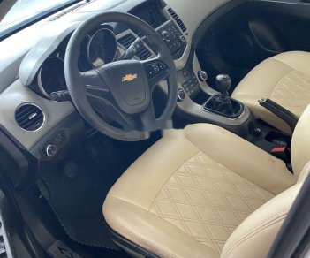 Chevrolet Cruze    2015 - Cần bán lại xe Chevrolet Cruze đời 2016, màu trắng 

