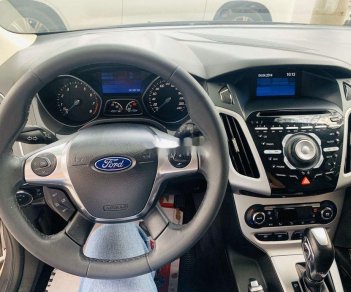 Ford Focus 2014 - Bán Ford Focus năm sản xuất 2014, màu xám