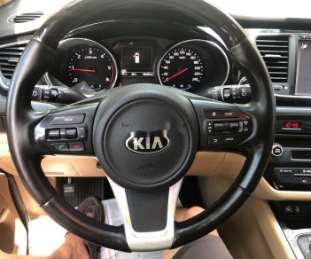 Kia Sedona 2016 - Bán Kia Sedona năm sản xuất 2016, màu nâu, 795tr