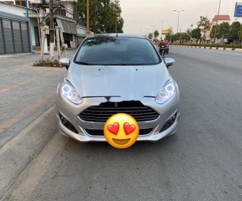 Ford Fiesta   2015 - Cần bán gấp Ford Fiesta năm sản xuất 2015, màu bạc