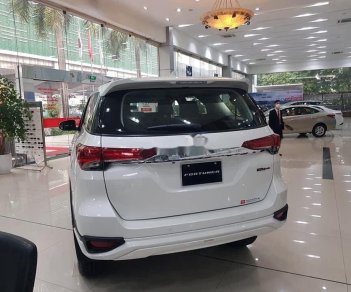 Toyota Fortuner 2019 - Bán xe Toyota Fortuner AT sản xuất năm 2019, màu trắng