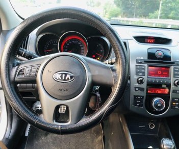 Kia Forte 2011 - Cần bán Kia Forte sản xuất 2011, màu bạc