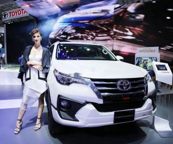 Toyota Fortuner 2019 - Bán xe Toyota Fortuner AT sản xuất năm 2019, màu trắng