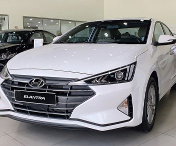 Hyundai Elantra 2020 - Bán nhanh chiếc xe Hyundai Elantra 1.6 MT, sản xuất 2020, giao xe nhanh toàn quốc