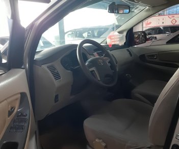 Toyota Innova 2014 - Bán Toyota Innova đời 2014, màu bạc, số sàn, giá rẻ nhất thị trường