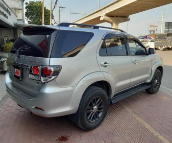 Toyota Fortuner 2016 - Xe Toyota Fortuner 2.7V sản xuất 2016, màu bạc, giá tốt, có hỗ trợ trả góp