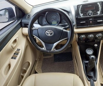 Toyota Vios 2017 - Cần bán gấp Toyota Vios năm 2017, màu bạc, số sàn