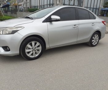 Toyota Vios 2017 - Cần bán gấp Toyota Vios năm 2017, màu bạc, số sàn