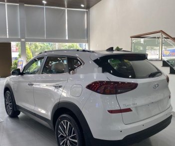 Hyundai Tucson   2020 - Cần bán xe Hyundai Tucson sản xuất 2020, màu trắng, giá 784tr