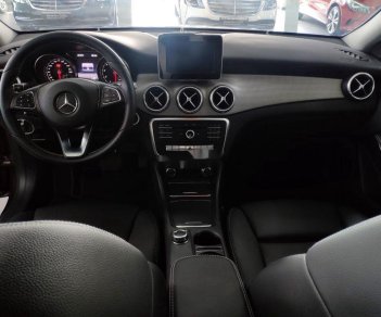 Mercedes-Benz CLA class   2017 - Cần bán xe Mercedes CLA200 sản xuất 2017, màu nâu mới 99%