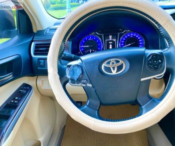 Toyota Camry 2.0E 2017 - Bán ô tô Toyota Camry 2.0E đời 2017, màu đen số tự động, giá tốt