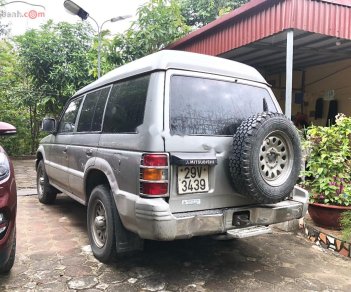 Mitsubishi Pajero 3.0 2005 - Cần bán lại xe Mitsubishi Pajero 3.0 năm 2005, màu bạc giá cạnh tranh