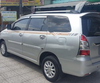 Toyota Innova 2.0E 2013 - Bán Toyota Innova 2.0E đời 2013, màu bạc, giá 398tr