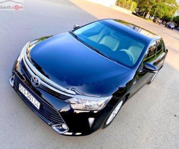 Toyota Camry 2.0E 2017 - Bán ô tô Toyota Camry 2.0E đời 2017, màu đen số tự động, giá tốt