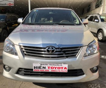 Toyota Innova 2.0G 2013 - Bán xe Toyota Innova 2.0G năm sản xuất 2013, màu bạc như mới, giá tốt