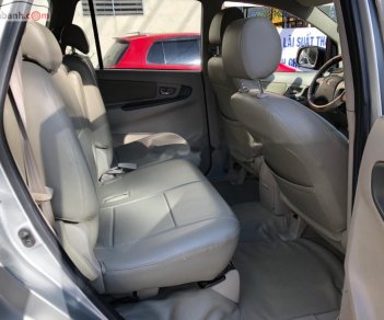 Toyota Innova 2.0G 2013 - Bán xe Toyota Innova 2.0G năm sản xuất 2013, màu bạc như mới, giá tốt