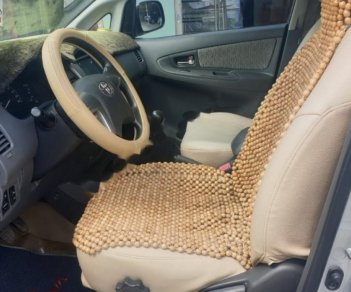 Toyota Innova 2.0E 2013 - Bán Toyota Innova 2.0E đời 2013, màu bạc, giá 398tr