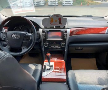 Toyota Camry 2.5Q 2013 - Cần bán gấp Toyota Camry 2.5Q sản xuất năm 2013, màu bạc, 750 triệu